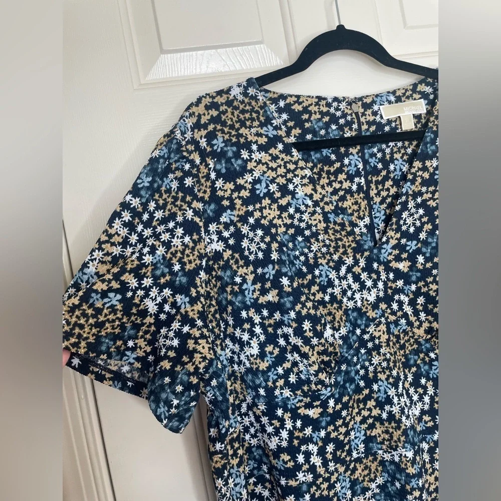 Michael Kors Floral Print Short Sleeve Dress Navy Blue Tan White Daisy Pattern